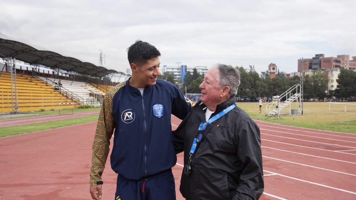 Hurtado y Carrillo ya trabajaron tres semanas entre Quito y Cuenca para que el DT conozca el clima. Fue el punto de partida.