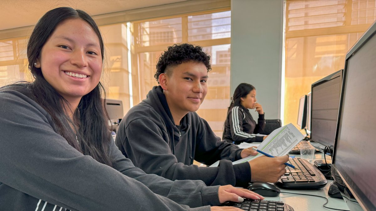 Los jóvenes reciben capacitaciones de informáticas y laboral