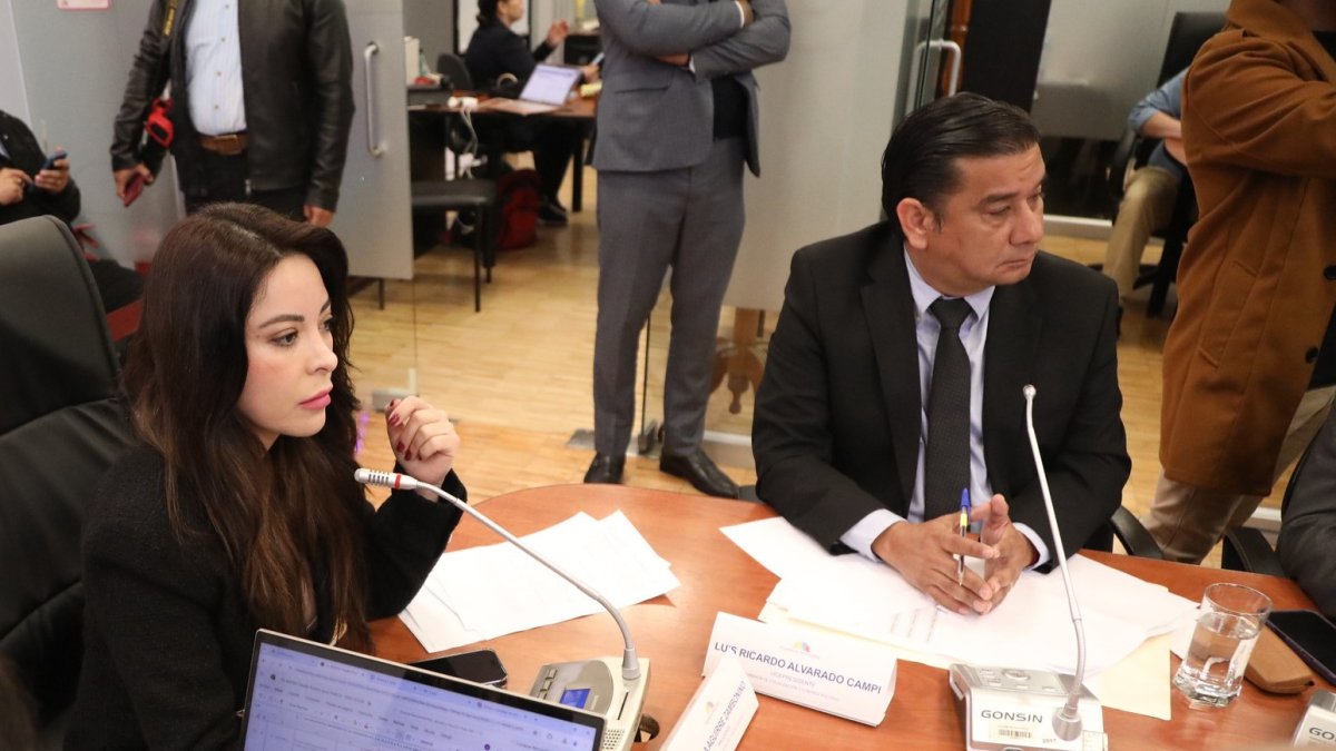 Pamela Aguirre convocó a los representantes de la Fiscalía.