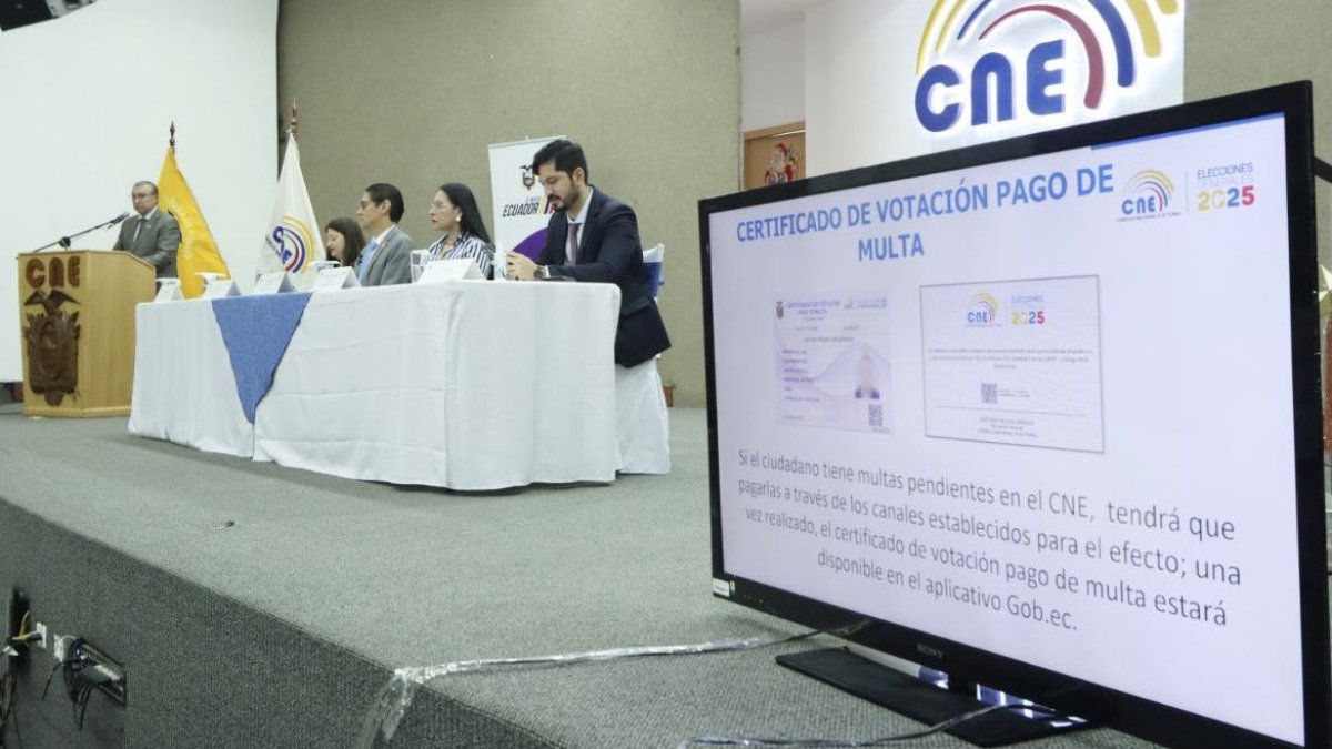 Para obtenerlo, el ciudadano no debe tener multas pendientes con el CNE.