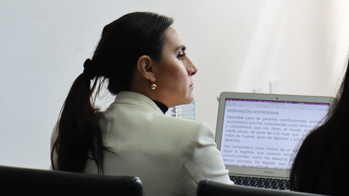 La vicepresidenta Verónica Abad en la audiencia de acción de protección por la suspensión del Ministerio de Trabajo.