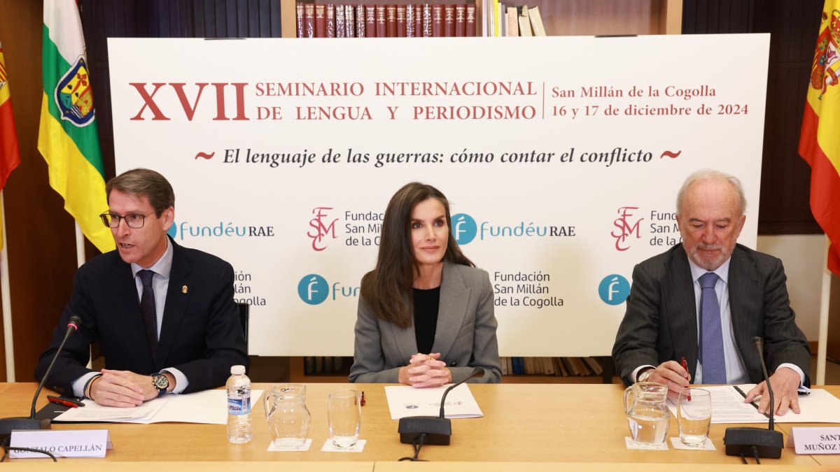 La reina estuvo presente en un seminario de periodismo