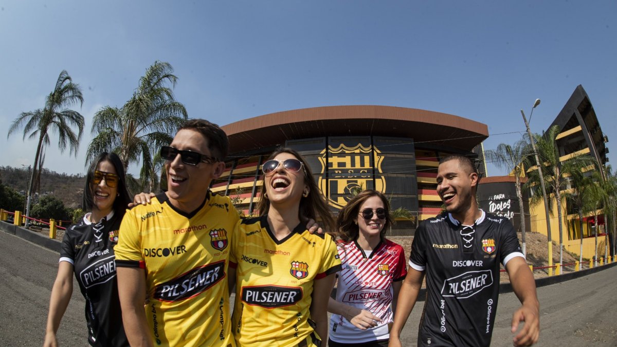 Barcelona y Marathon anunciaron las nuevas camisetas para la temporada 2025