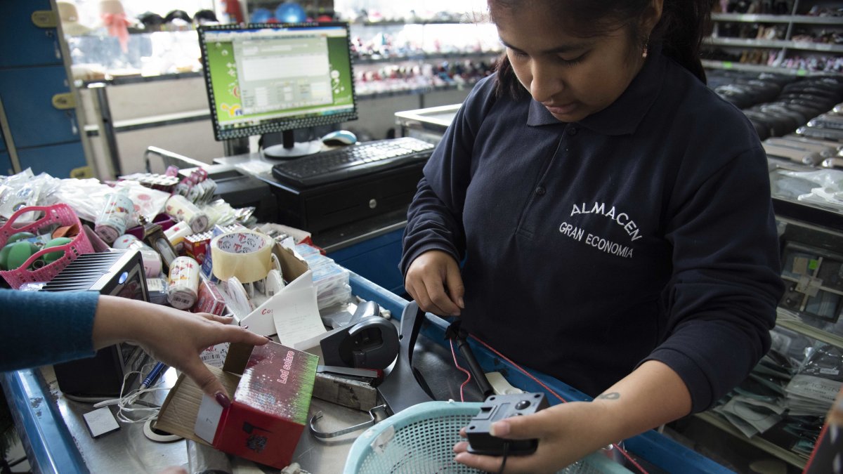 En sectores como Calderón incluso se comercializan equipos que funcionan con paneles solares.