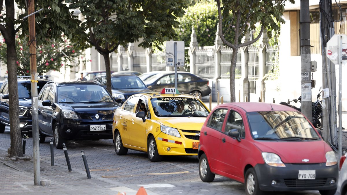 La medida se lleva a cabo para reducir la congestión vehicular en la capital.