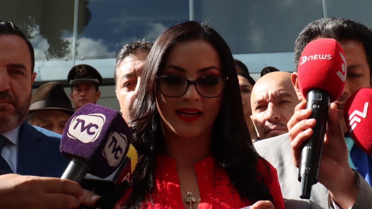 Viviana Veloz acudió a la Corte Constitucional para presentar el escrito.
