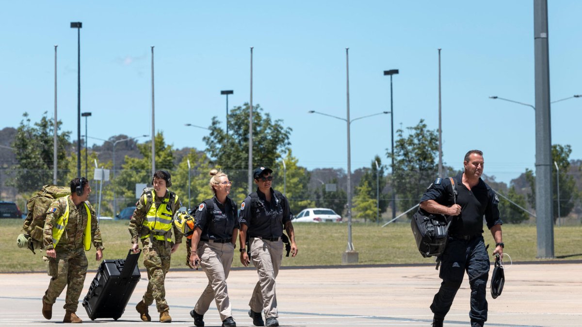 De Australia y Nueva Zelanda comenzaron a llegar a Vanuatu los rescatistas tras el terremoto de magnitud 7,3 que dejó el martes al menos 9 muertos y 200 heridos