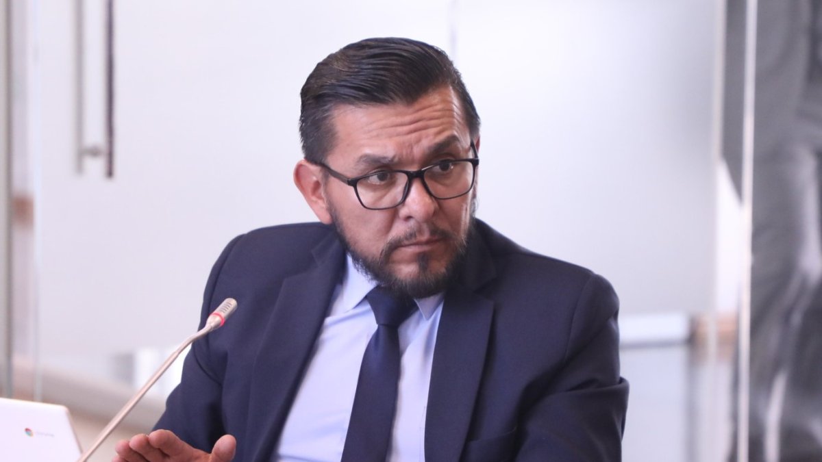 El legislador Blasco Luna prepara las solicitudes de juicio político.