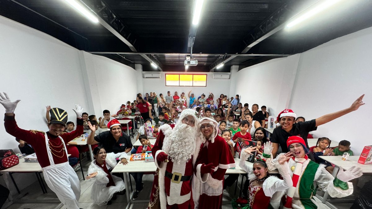 Adultos mayores y niños fueron agasajados.