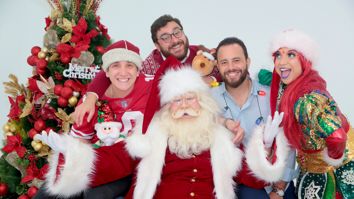 A estos tres chicos, apasionados por la política, el destino los juntó y les dio un micrófono para entretener y dialogar sobre lo que más les gusta