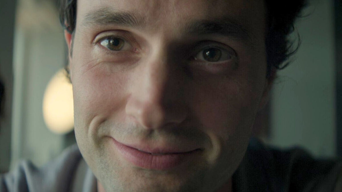 Penn Badgley interpreta al personaje de Joe Goldberg