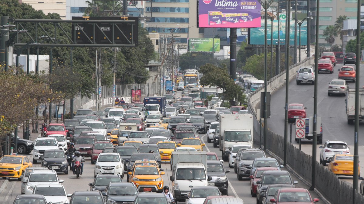 Vehículos que circulan en Guayaquil.