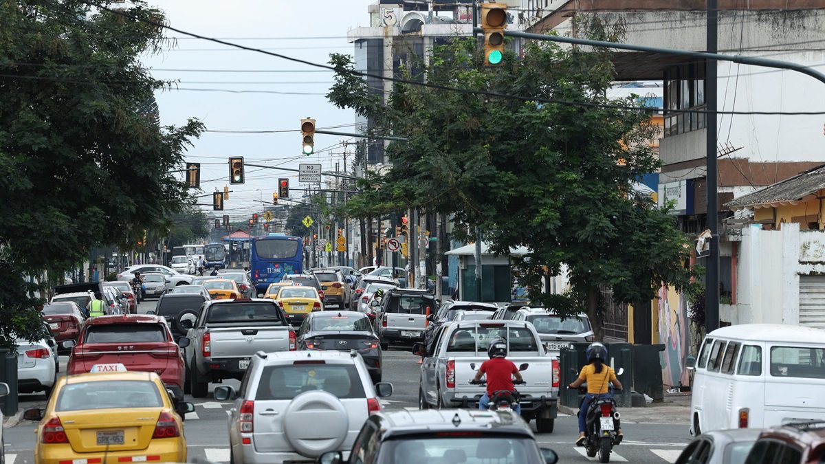 El Concejo Cantonal de Guayaquil debatió retomar el cobro del impuesto a vehículos.
