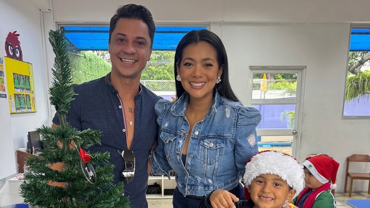 Dora con su esposo e hijo.