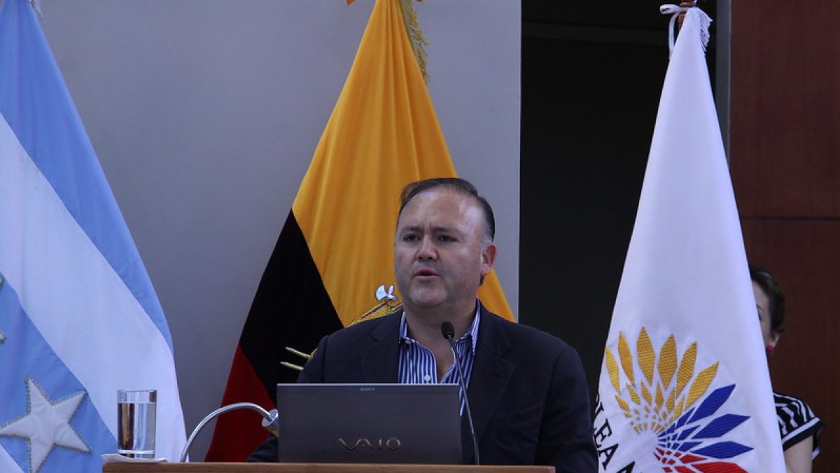 El exministro de Finanzas y ahora candidato a la vicepresidencia por el correísmo acusó al Gobierno de Daniel Noboa de perseguirlo.