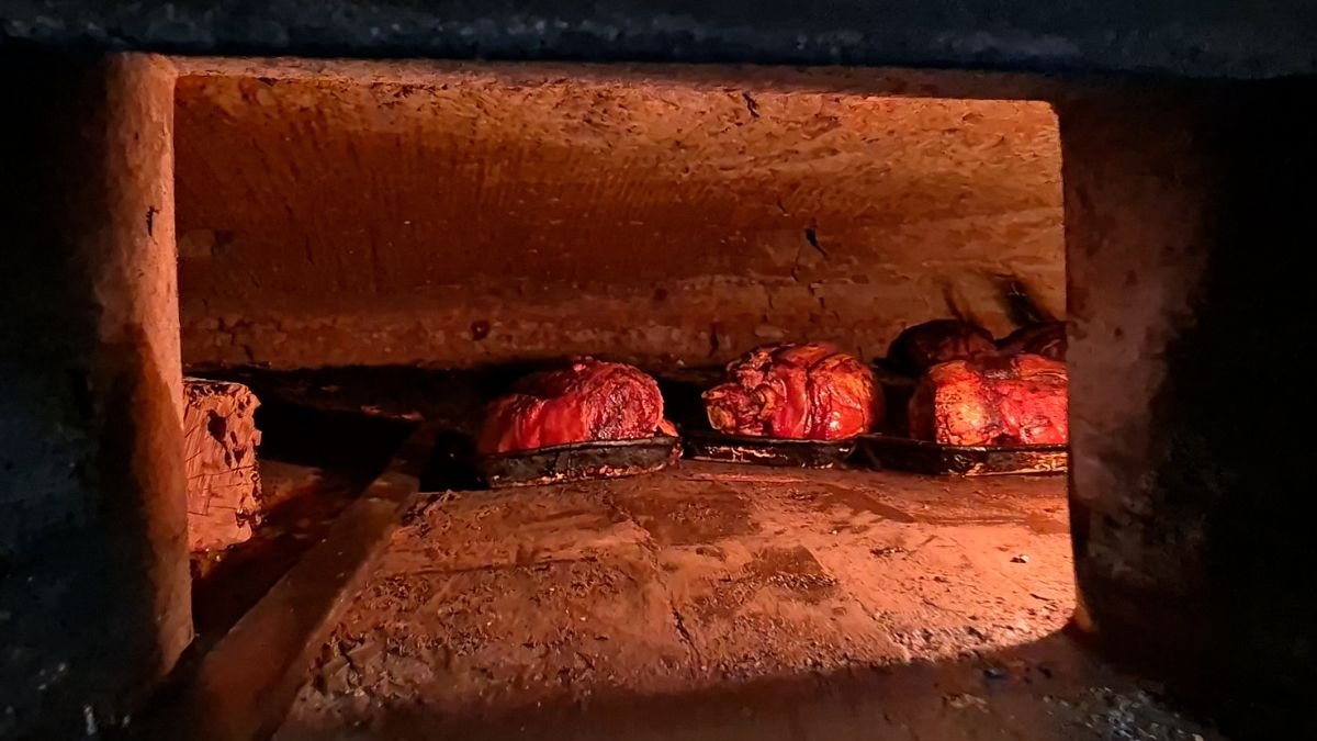 Varios locales, como El Sabrosito,ofrecen el servicio de hornear pavos o piernas de chancho durante el 24 y 31 de diciembre.