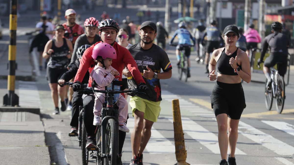 La cita  reúne a miles de personas a lo largo de más de 127 kilómetros de recorrido urbano, un espacio que se ha convertido en insignia de Bogotá.
