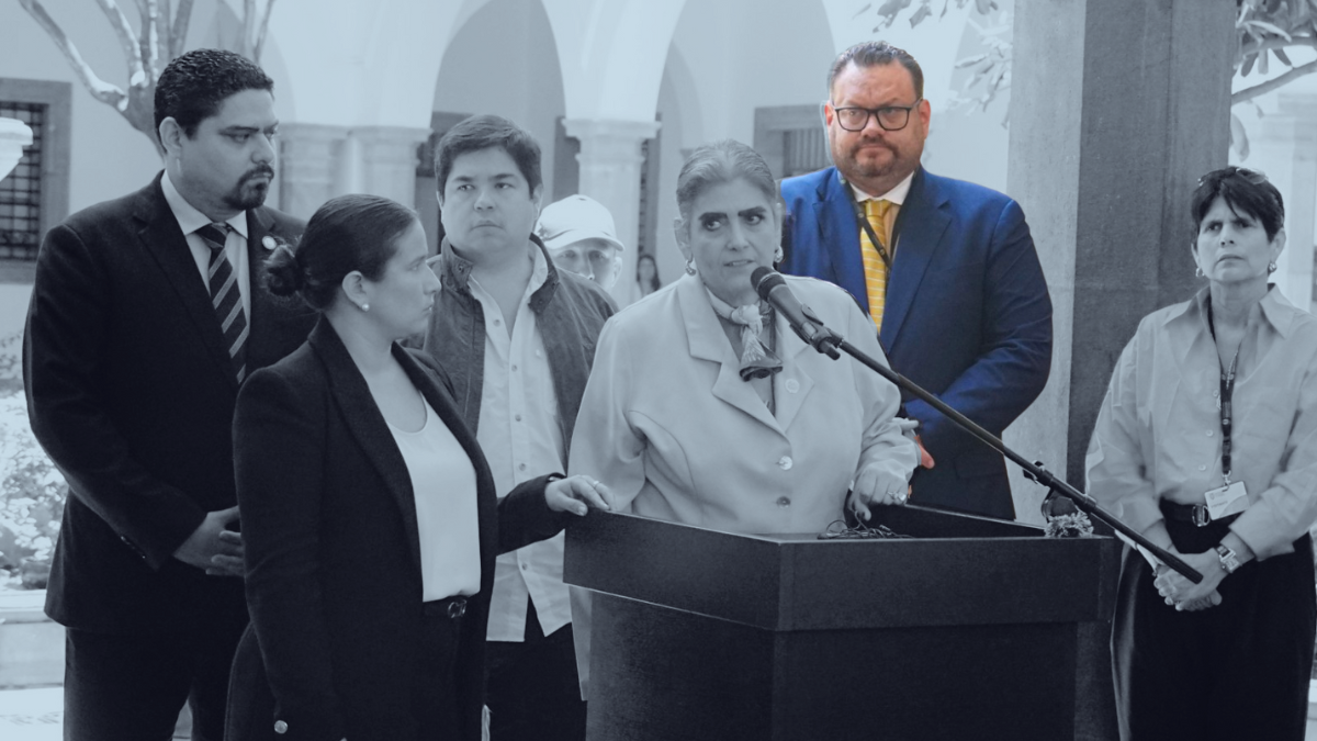 Fernando Yávar es cuestionado por su relación con el presidente Daniel Noboa y la ministra Mónica Palencia.