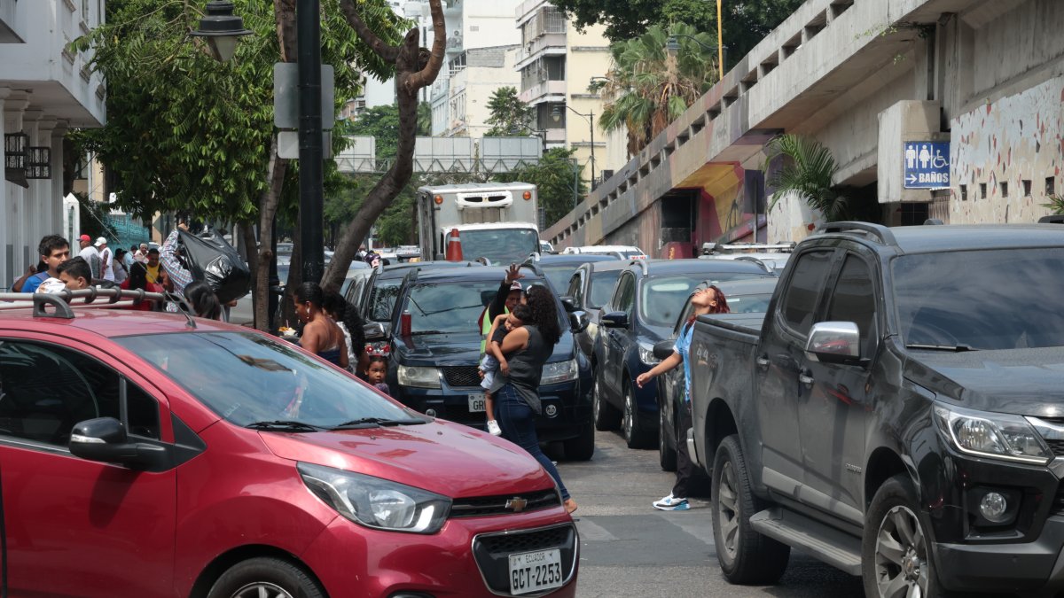 Concejo. Durante la sesión, el alcalde argumentó la legalidad de la medida, pero reconoció la necesidad de abordar las deudas de manera justa.
