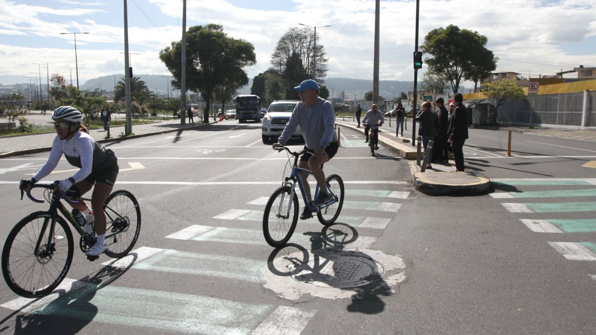 La nueva ciclovía en la av. De La Prensa tiene una inversión de 363.000 dólares y una una extensión de 4.5 kilómetros.