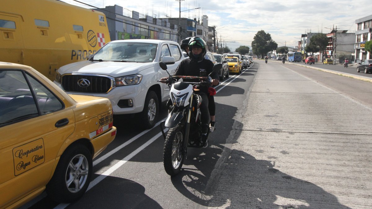 La medida vial se aplica en la capital de lunes a viernes en la mañana y en la tarde.