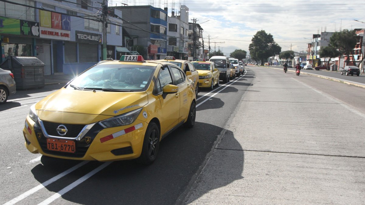 La medida Pico y placa se lleva a cabo para reducir la congestión vial en la urbe.
