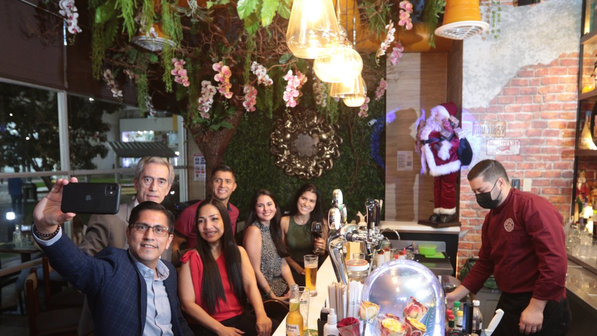 Las reuniones son muy comunes en esta temporada del año, pero en medio de un guerra interna se neceita tomar precauciones.