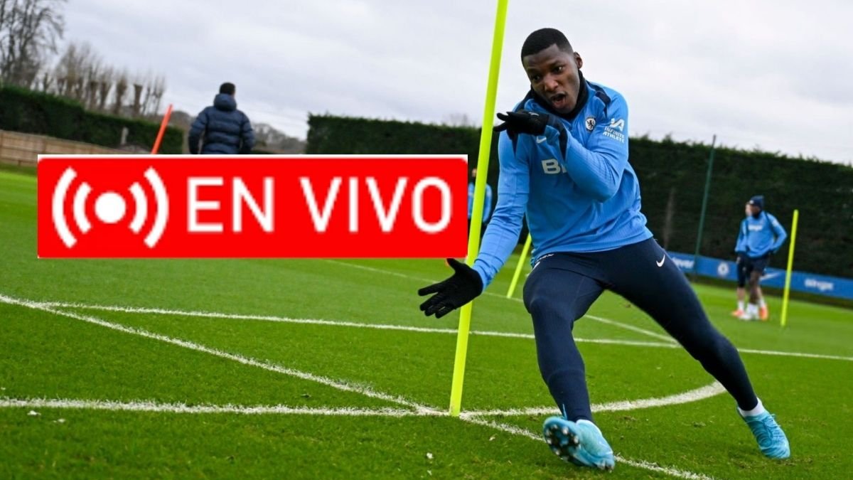 Moisés Caicedo y el Chelsea ante el Everton.