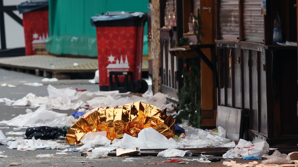 Escombros del atentado en mercadillo