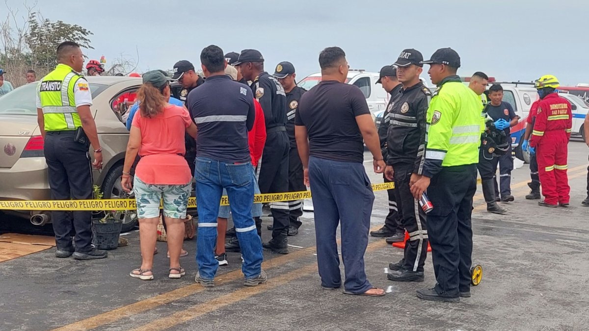 Caso. El impacto entre dos vehículos dejó varias personas heridas.