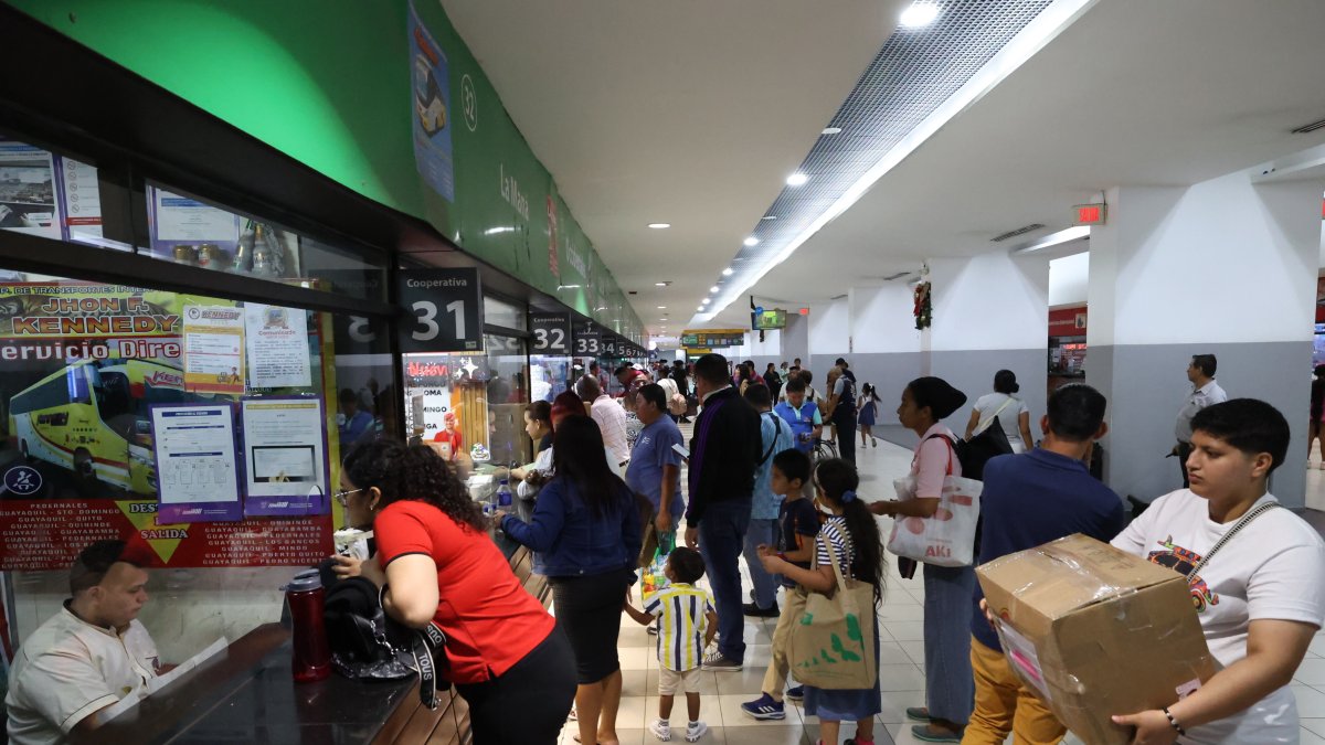 Cientos de personas ya empezaron a viajar este lunes 23 de diciembre