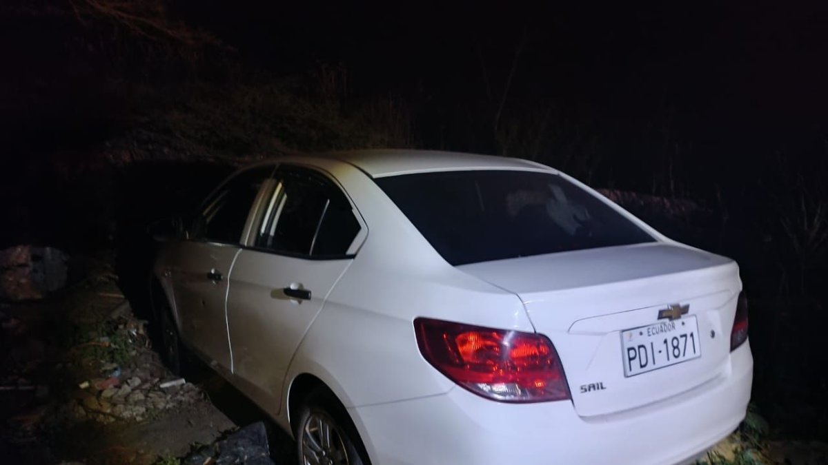 Incidente. En este vehículo se movilizaban los sospechosos. Hubo persecución previa a su detención.