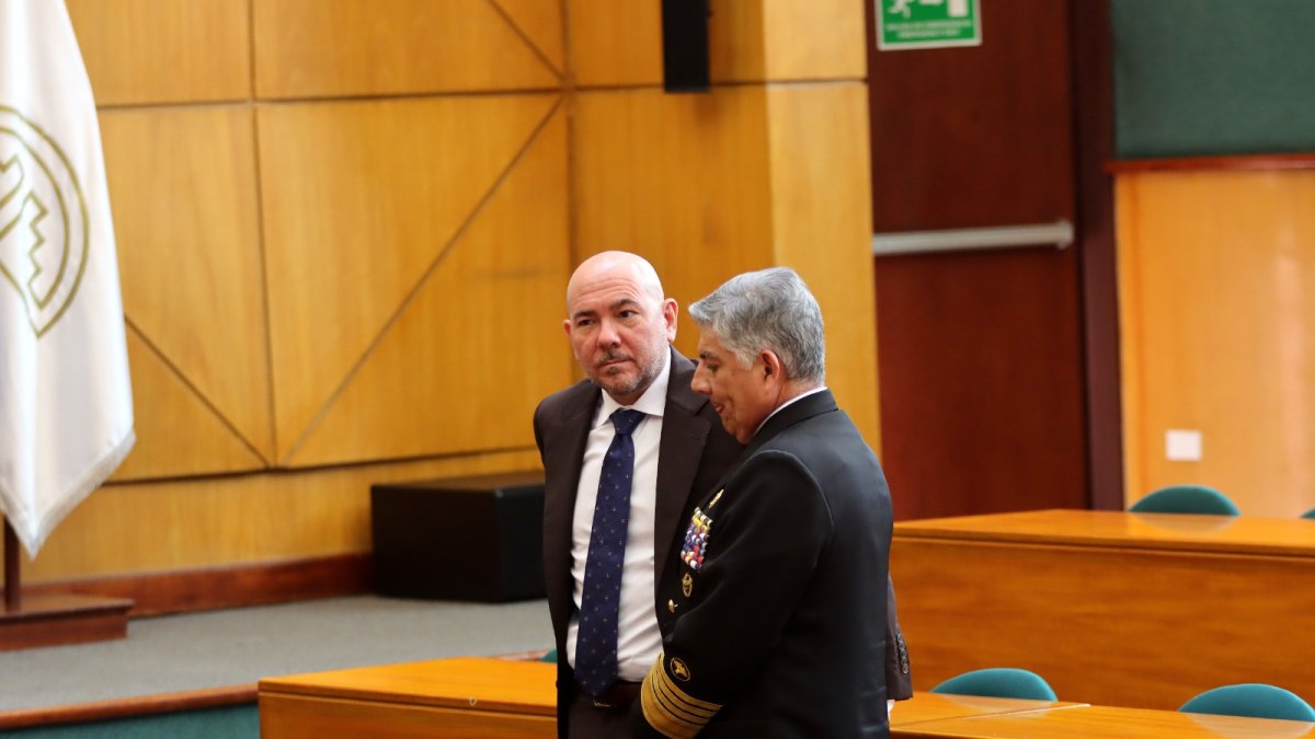 Autoridades. El ministro de Defensa, Gian Carlo Loffredo y el comandante del Comando Conjunto de las Fuerzas Armadas Jaime Vela.