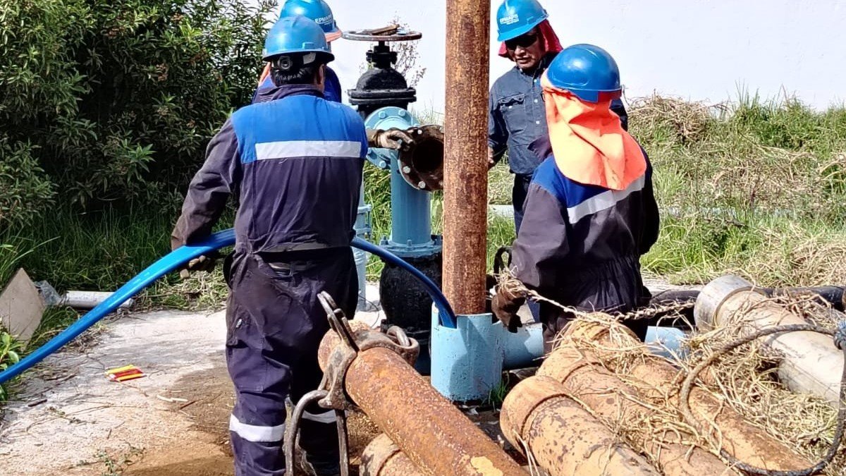 Las personas reclamaron por el corte de agua que afectó a Pusuquí y San Antonio. Según la Epmaps, se hizo un cambio en las instalaciones de un tanque.