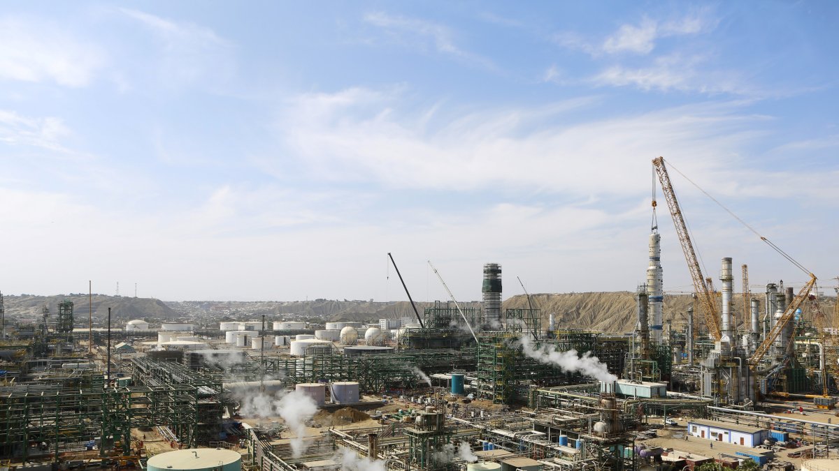 El hecho se dio por un derrame de crudo de la refinería de Talara.