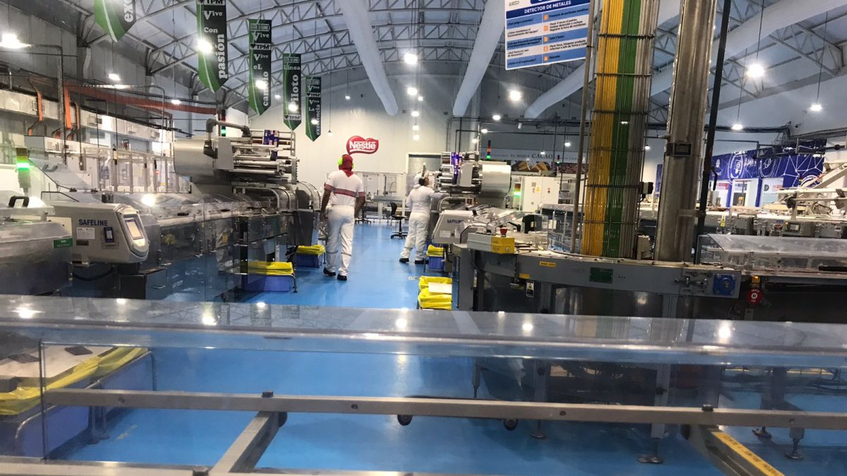 Nestlé fabrica en su central, 110 paquetes de galletas por minuto.
