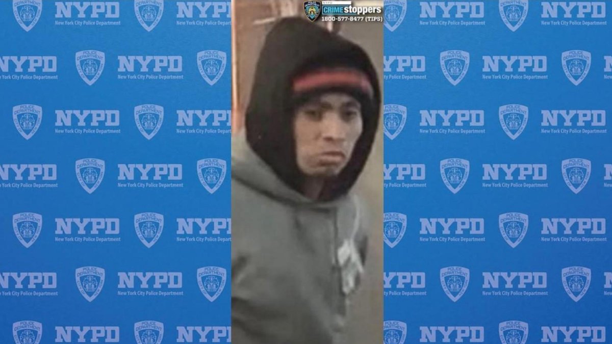 Foto difundida por New York Police Department del presunto atacante de una mujer este domingo, en Nueva York (Estados Unidos).
