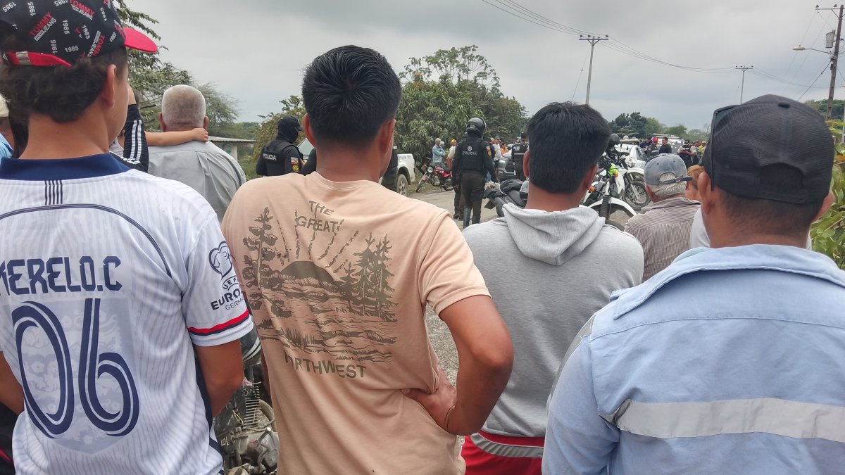 Escena. Las víctimas quedaron en la vía que une a dos grandes sectores.