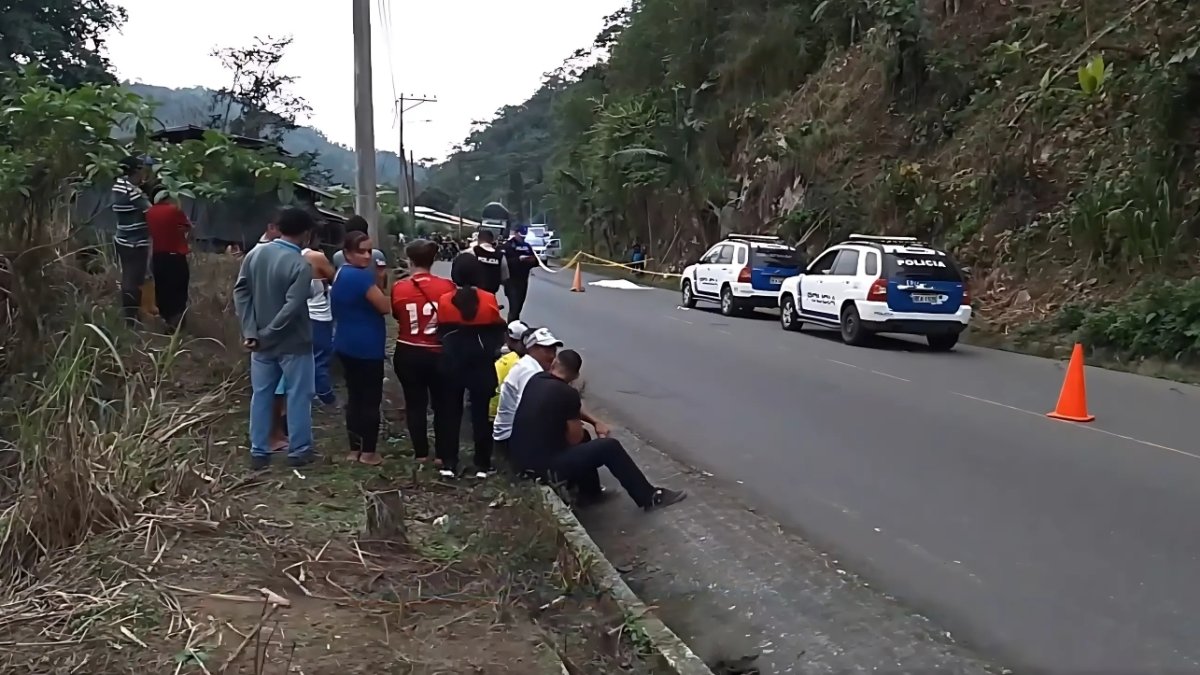 Caso. El cuerpo quedó en plena carretera, lo que afectó la circulación
