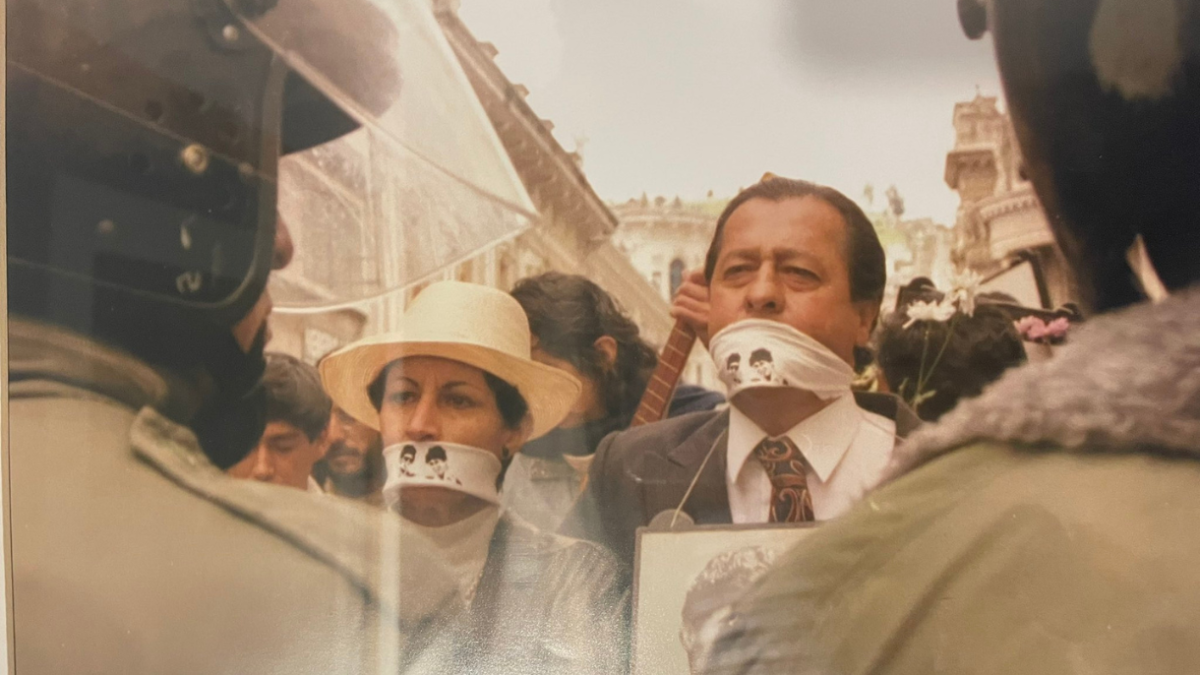 Pedro Restrepo y su esposa Luz Elena Arismendi, en uno de los plantones en el Centro de Quito.