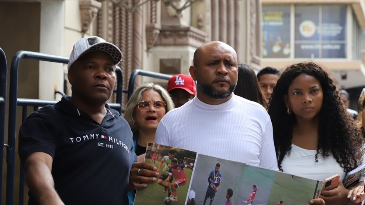 Los familiares de los menores desaparecidos realizaron una protesta este lunes 23 de diciembre en Guayaquil.