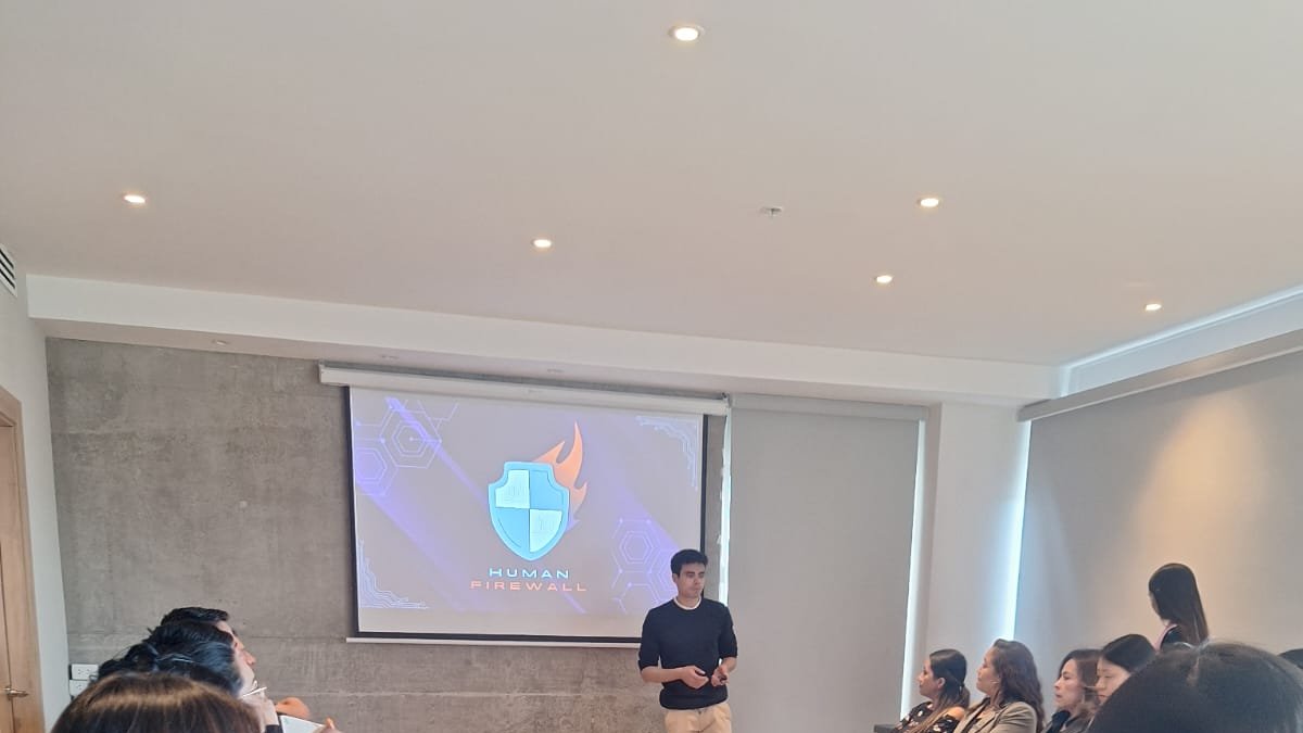 Panorama. Martín Garzón capacita a empresas e instituciones locales.