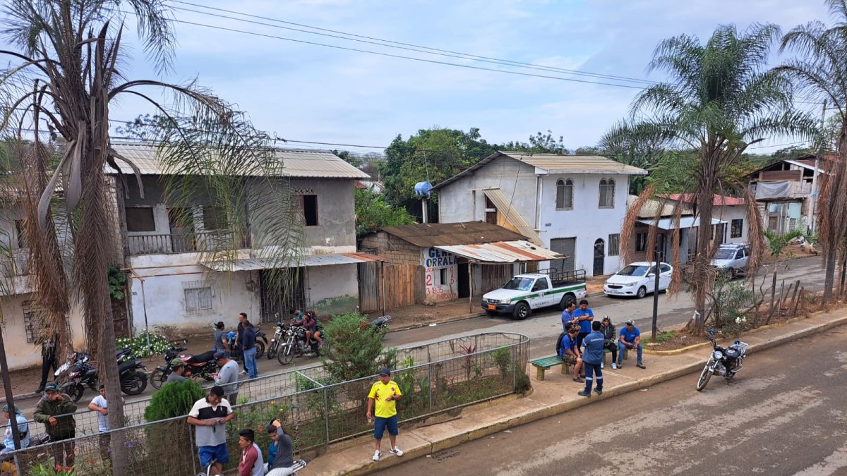 Los pobladores de Juntas del Pacífico amanecieron en las calles debido a la madrugada de explosiones que se sintieron