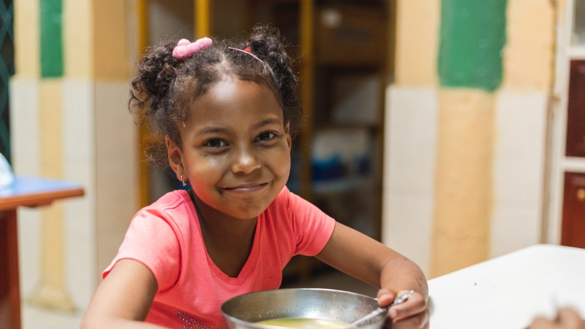 La fundación Familia Herbalife proporciona alimento a las niños ecuatorianos.