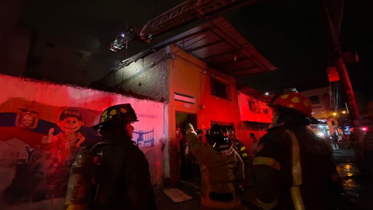 Los uniformados llegaron para apagar el fuego