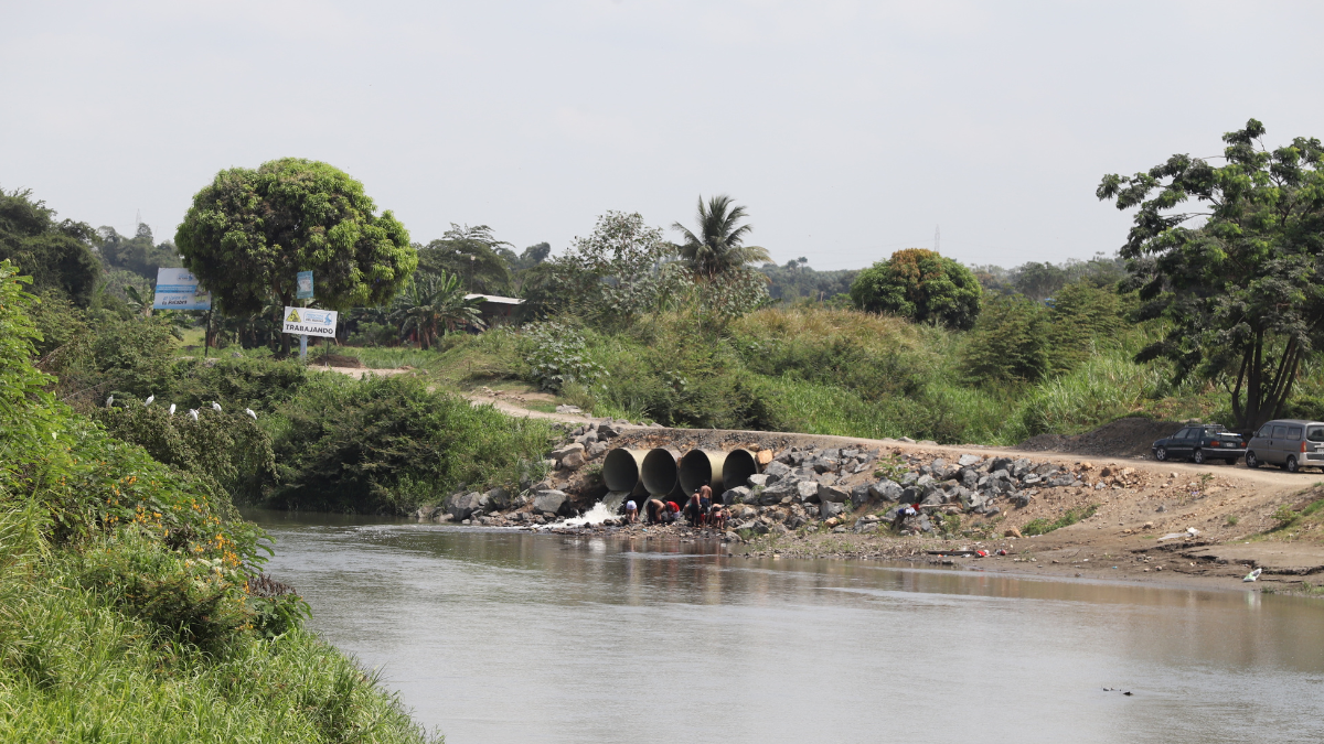 Los cadáveres fueron descubiertos en una zona de difícil acceso en Taura, en Naranjal.