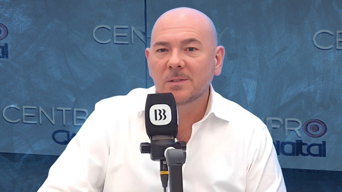 Declaración. El ministro de Defensa, Gian Carlo Loffredo cumple agenda en la ciudad de Guayaquil.