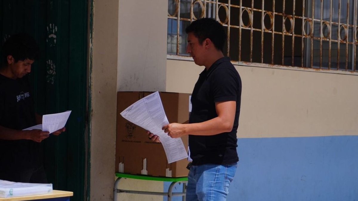 La votación del referéndum y consulta popular fue el 21 de abril de 2024.