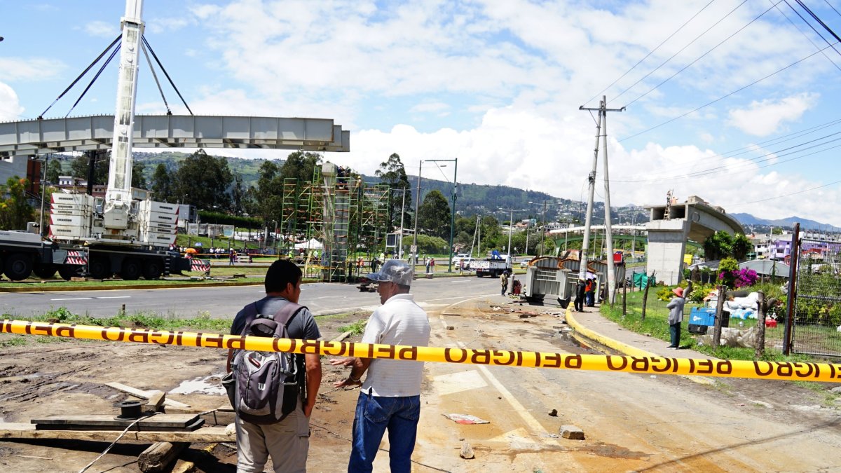 Obra. La rampa en el puente 8 de la Autopista General Rumiñahui fue colocada el pasado 8 de diciembre.