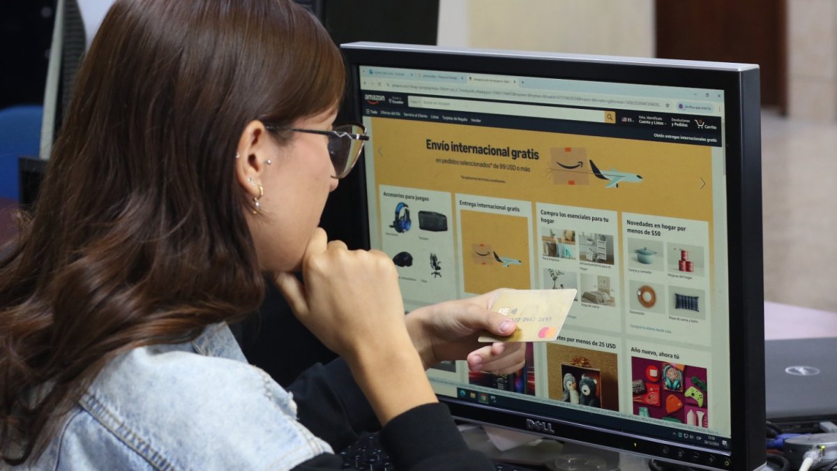 Las mujeres jóvenes y casadas usan más las tajetas que los hombres jóvenes casados.